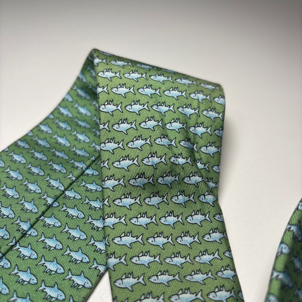Vineyard Vines Green Fish Print Silk Necktie Hand Made USA Preppy Fishing Tie - Picture 5 of 8